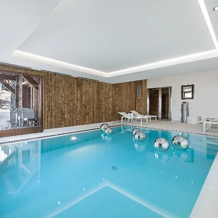 De Gamme A Avec Piscine Interieure Et Cinema - Fr-1-569-180 *